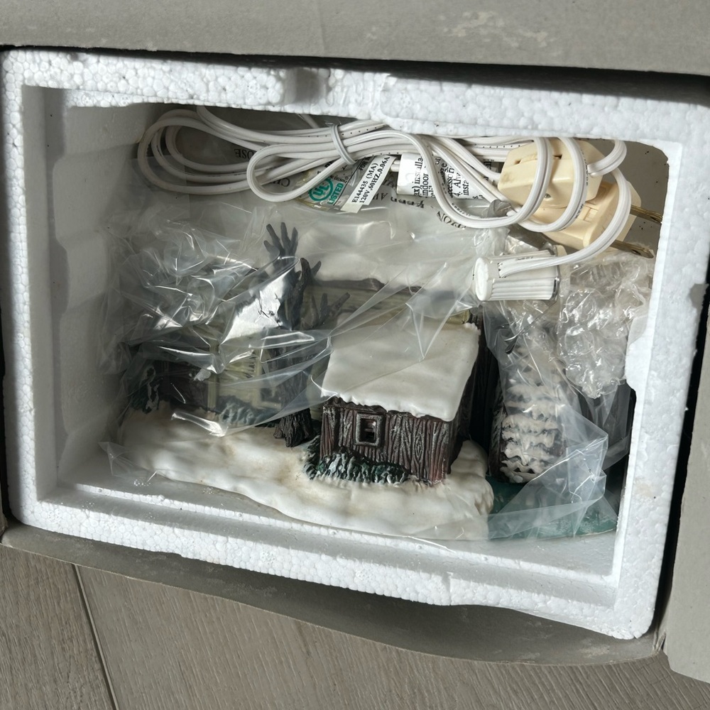 unused vintage Jo Ann’s Christmas village house - Picture 6 of 9